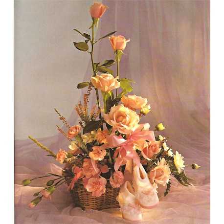 Canasta 7 Rosas Rosadas, Maule, Claveles y Zapatitos Niña