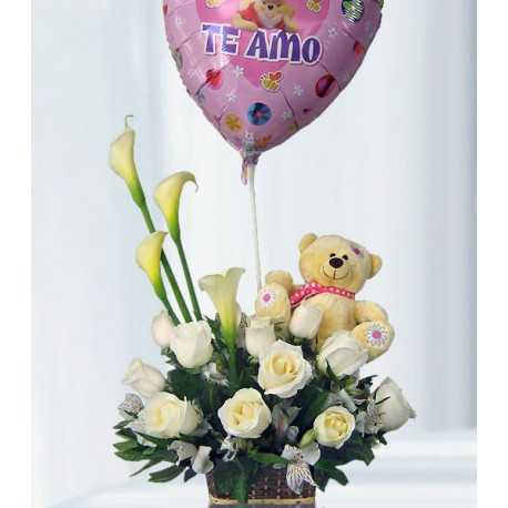 1 Canasta, 12 Rosas, 4 Calas, Osito Peluche, Globo (Te Amo)