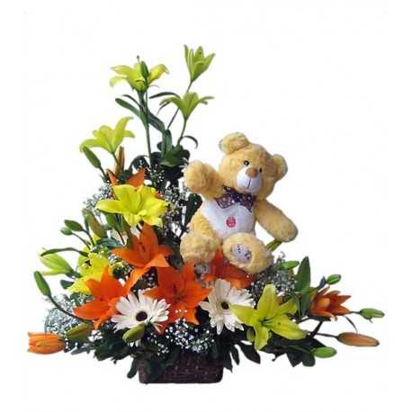 Canasta 8 Ramas de Liliums Amarillos y Naranjas y Peluche