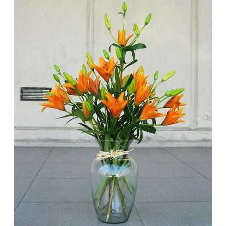1 Florero de Vidrio, 8 Ramas de Liliums/ 2 Flores por Tallo