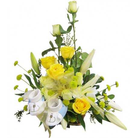 Canasta 7 Rosas, 6 Liliums y Zapatitos Niño