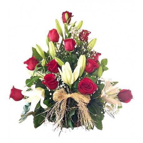 1 Canasta, 6 Ramas de Liliums/ 2 Flores por Tallo, 12 Rosas