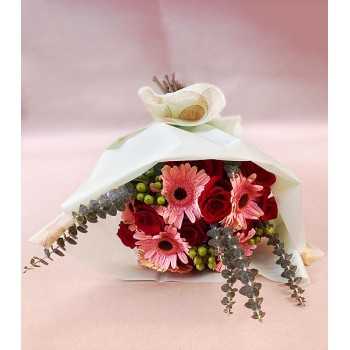 Ramo 10 Rosas, 6 Gerberas, hypericum, gypsophila y eucalipto
