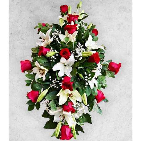 1 Cubre Urna, 12 Rosas, 8 Ramas de Liliums