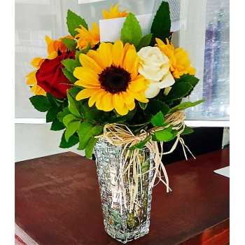 1 Florero 4 Rosas, 4 Girasoles