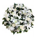 1 Corona, 25 Rosas Blancas, 10 Liliums Blancos y Follaje