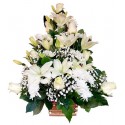 Canastillo Pequeño, 9 Rosas, 6 Ramas de Liliums y Maule