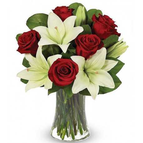1 Florero de Vidrio, 6 Rosas, 5 Ramas de Liliums al tono