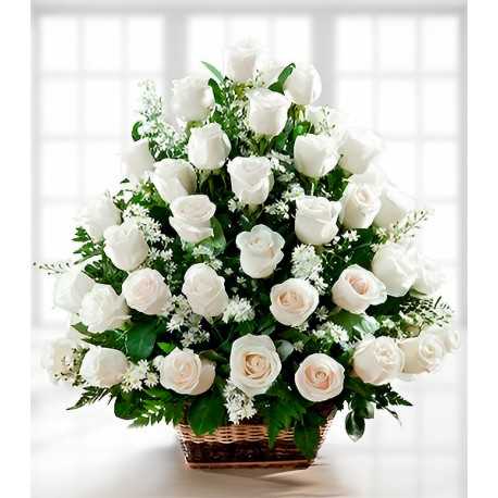 Canasta de 36 Rosas Blancas Fúnebres