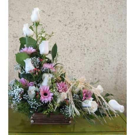 1 Arreglo en Ikebana 12 Rosas y 6 Gerberas