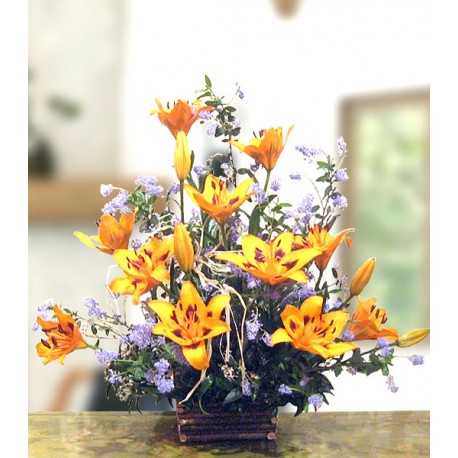 1 Base de Madera, 8 Ramas de Liliums/ 2 Flores por Tallo